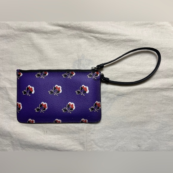 Coach Bramble Rose leather top Zip wristlet 💖 - Picture 3 of 6